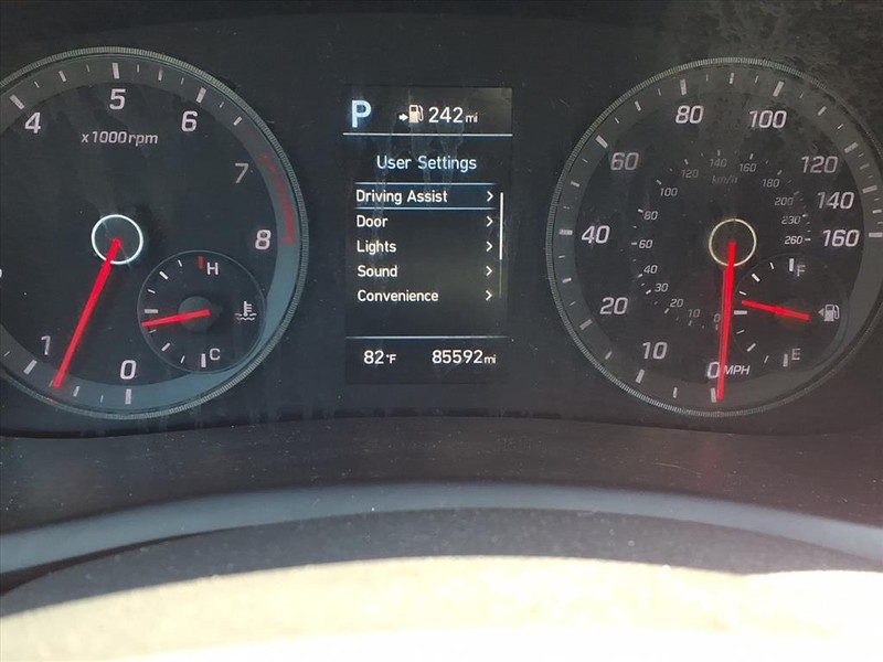 Hyundai Sonata Vehicle Full-screen Gallery Image 21