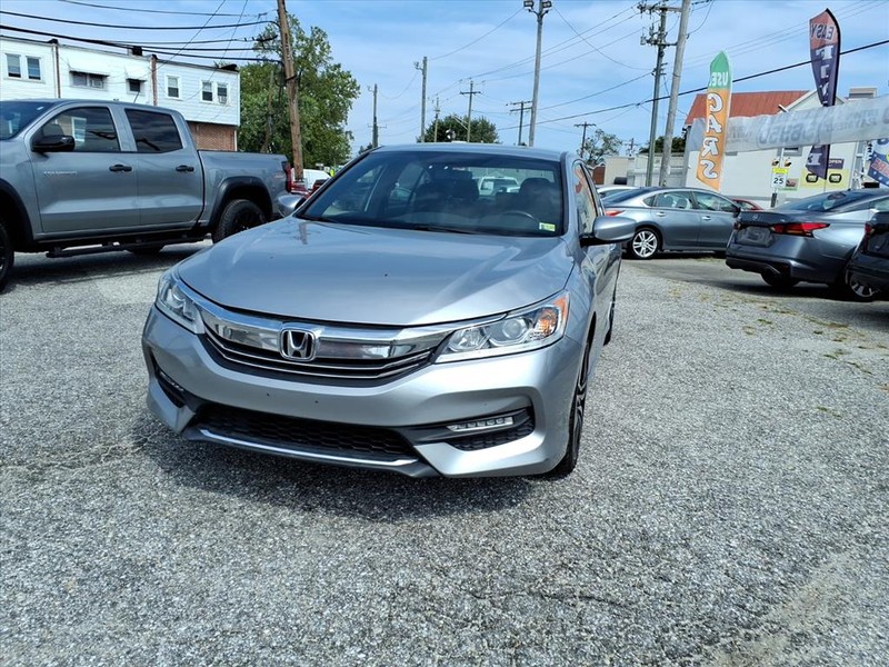 Honda Accord Sedan Vehicle Full-screen Gallery Image 02