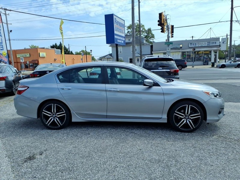 Honda Accord Sedan Vehicle Full-screen Gallery Image 05