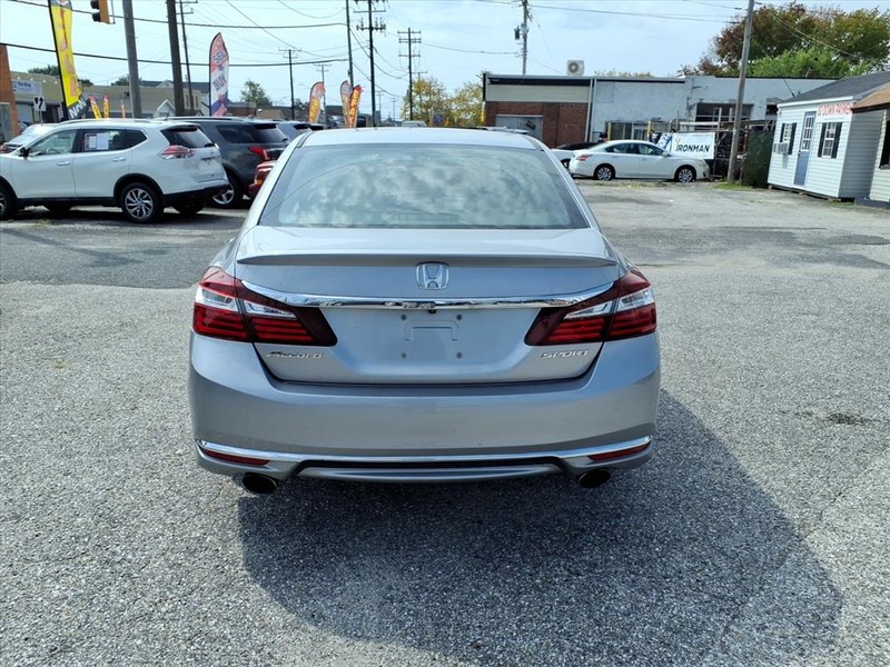 Honda Accord Sedan Vehicle Full-screen Gallery Image 08