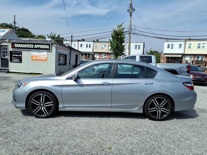 Honda Accord Sedan Vehicle Full-screen Gallery Image 10