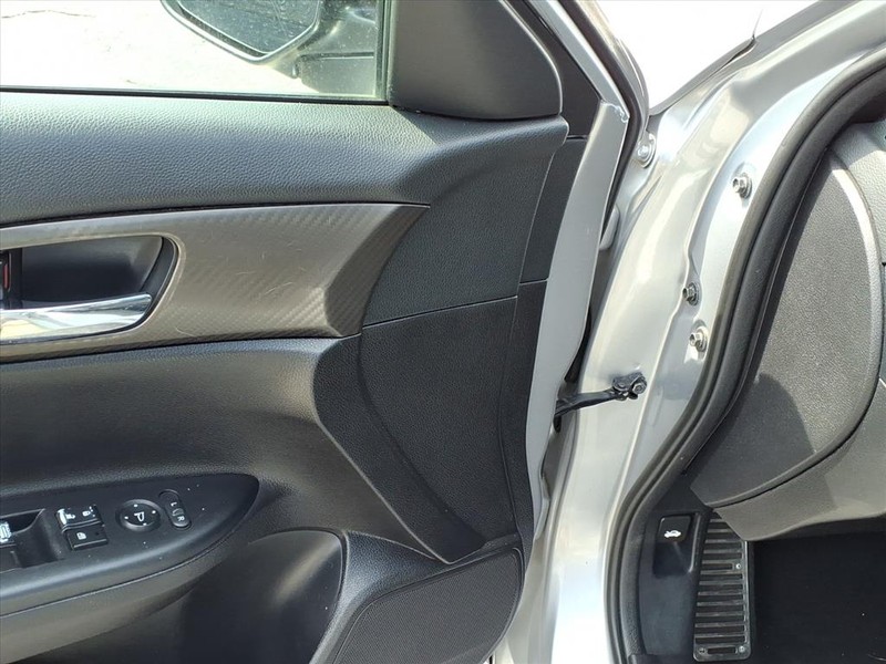 Honda Accord Sedan Vehicle Full-screen Gallery Image 11