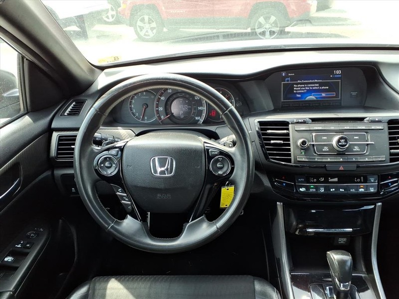 Honda Accord Sedan Vehicle Full-screen Gallery Image 15