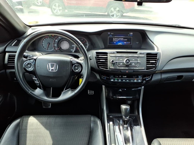 Honda Accord Sedan Vehicle Full-screen Gallery Image 16