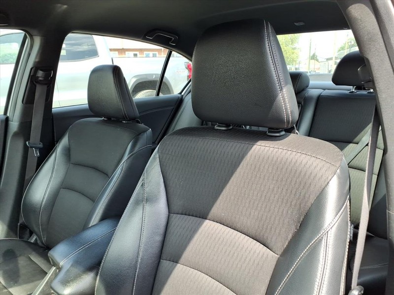 Honda Accord Sedan Vehicle Full-screen Gallery Image 17