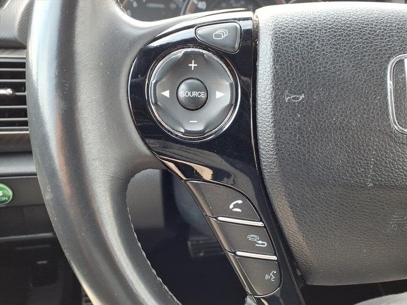 Honda Accord Sedan Vehicle Full-screen Gallery Image 20