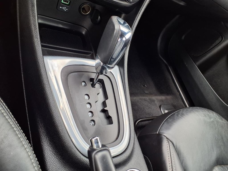 Chrysler 200 Vehicle Full-screen Gallery Image 19