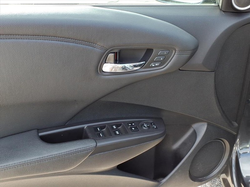 Acura RDX Vehicle Full-screen Gallery Image 11