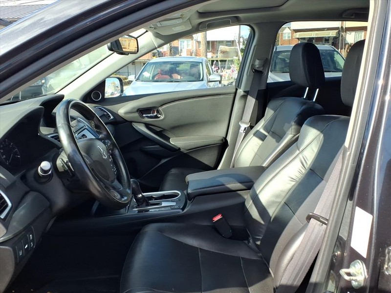 Acura RDX Vehicle Full-screen Gallery Image 12