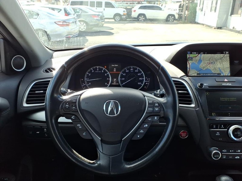 Acura RDX Vehicle Full-screen Gallery Image 14