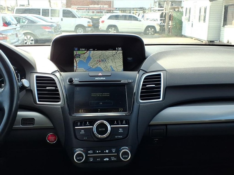 Acura RDX Vehicle Full-screen Gallery Image 15