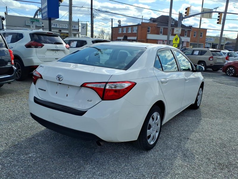 Toyota Corolla Vehicle Full-screen Gallery Image 03