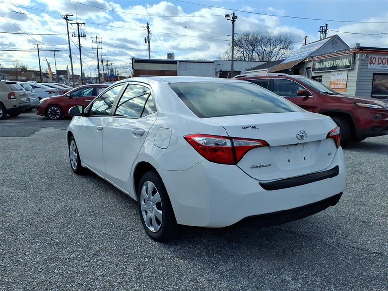 Toyota Corolla Vehicle Full-screen Gallery Image 05