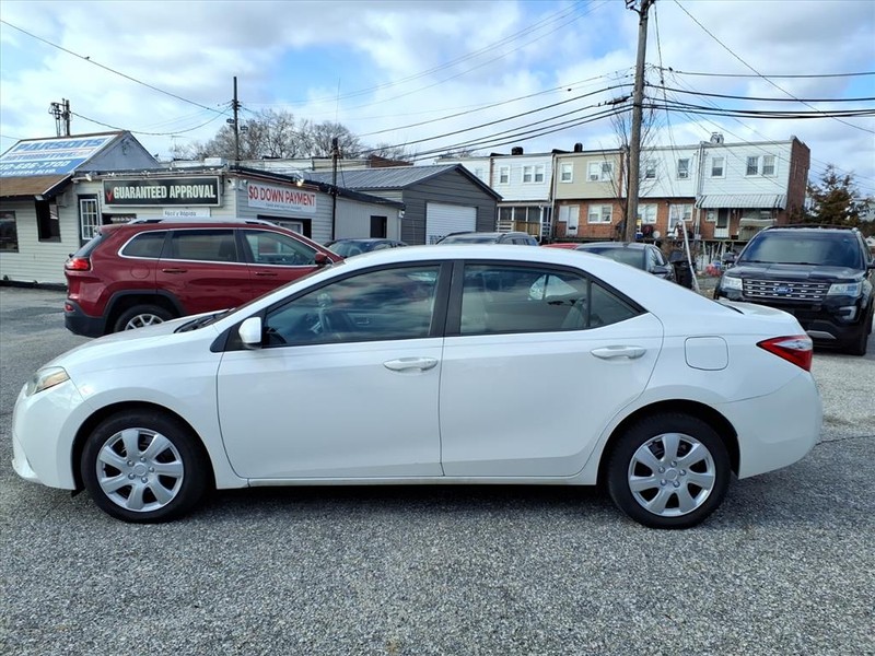 Toyota Corolla Vehicle Full-screen Gallery Image 06