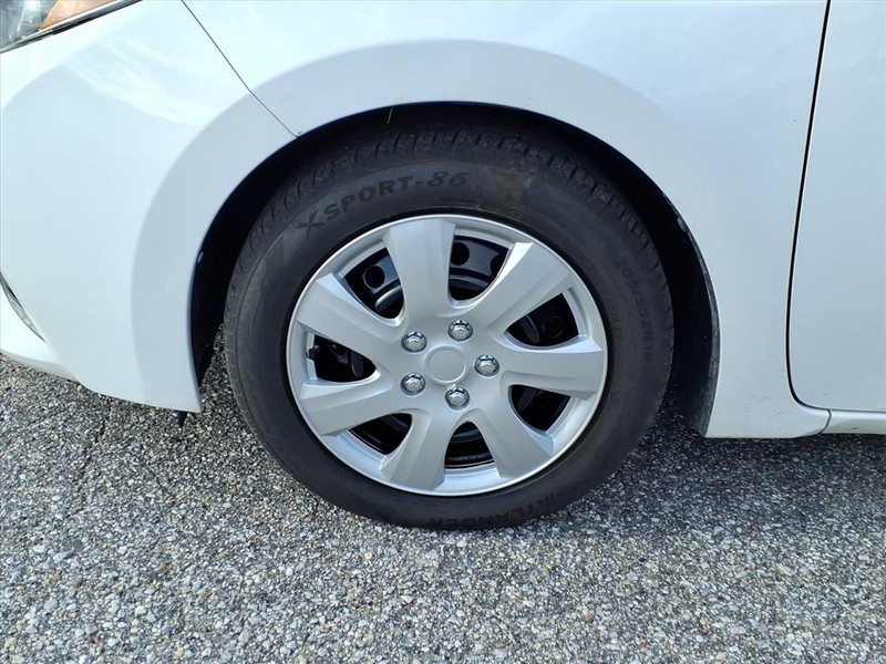 Toyota Corolla Vehicle Full-screen Gallery Image 07