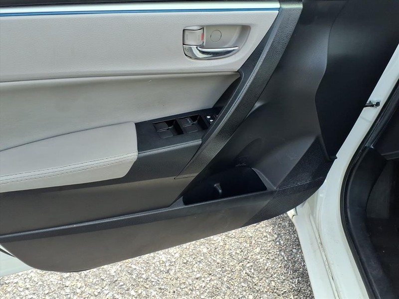 Toyota Corolla Vehicle Full-screen Gallery Image 08