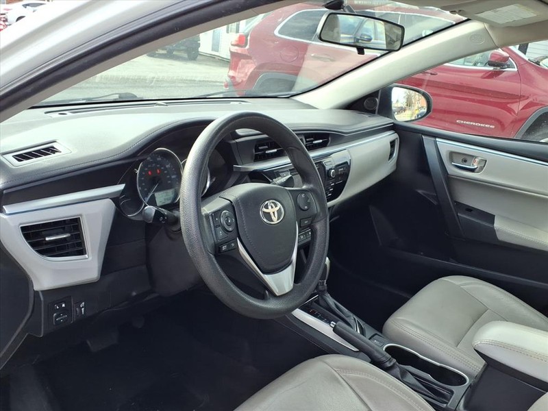 Toyota Corolla Vehicle Full-screen Gallery Image 09