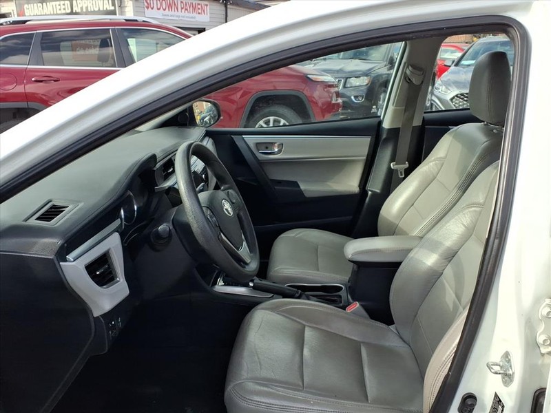 Toyota Corolla Vehicle Full-screen Gallery Image 10