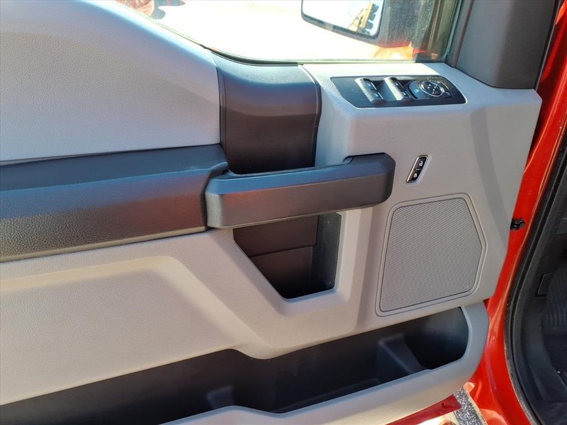 Ford F-150 Vehicle Full-screen Gallery Image 11