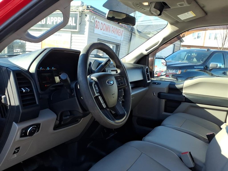 Ford F-150 Vehicle Full-screen Gallery Image 12