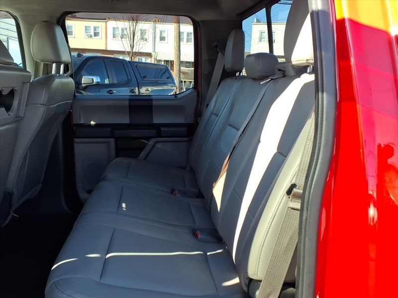 Ford F-150 Vehicle Full-screen Gallery Image 14