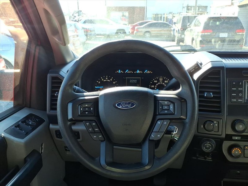 Ford F-150 Vehicle Full-screen Gallery Image 15