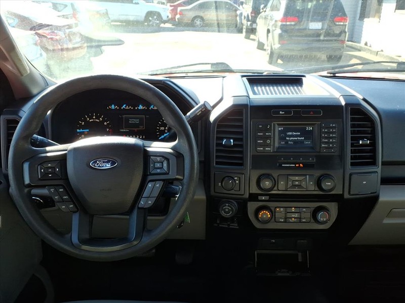 Ford F-150 Vehicle Full-screen Gallery Image 16