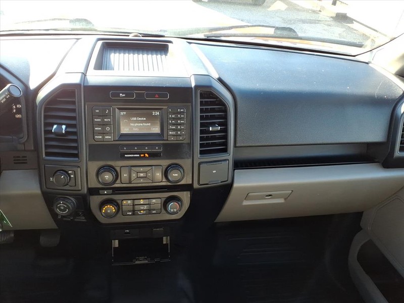 Ford F-150 Vehicle Full-screen Gallery Image 17