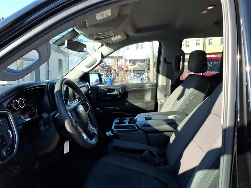 Chevrolet Silverado 1500 Vehicle Full-screen Gallery Image 13