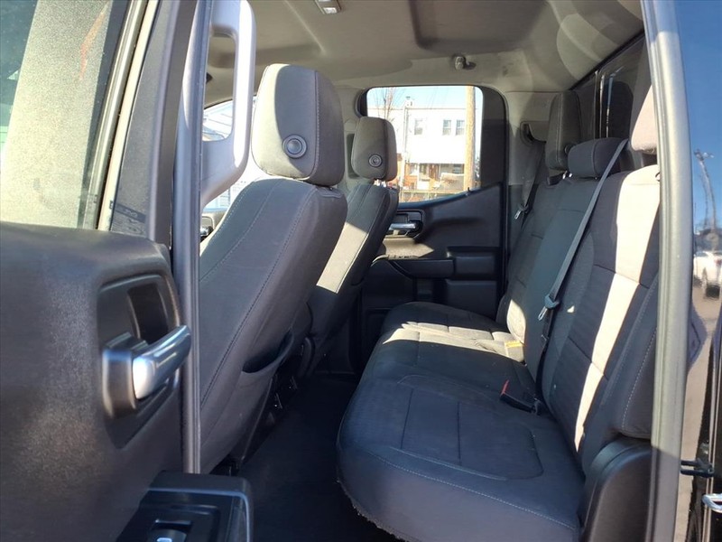 Chevrolet Silverado 1500 Vehicle Full-screen Gallery Image 14