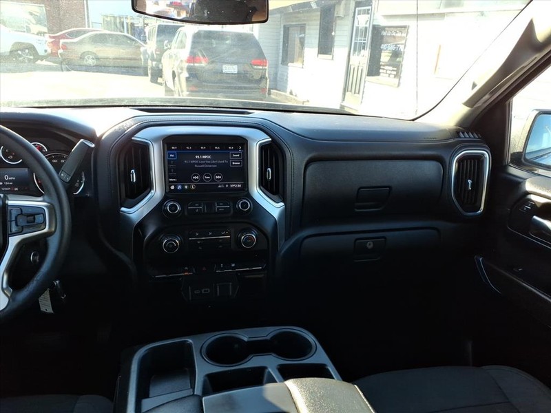 Chevrolet Silverado 1500 Vehicle Full-screen Gallery Image 16