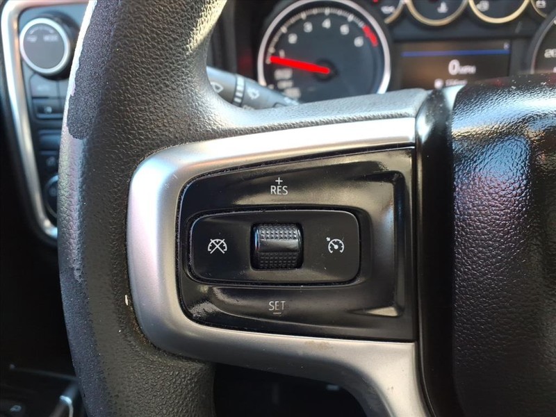 Chevrolet Silverado 1500 Vehicle Full-screen Gallery Image 18