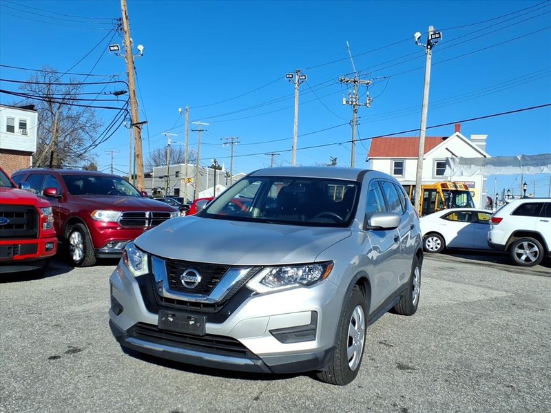 Nissan Rogue Vehicle Full-screen Gallery Image 02
