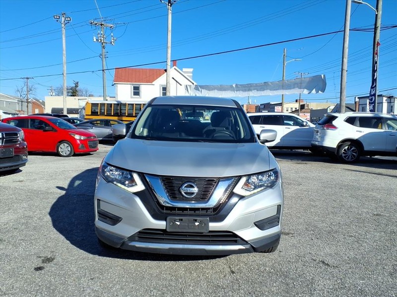 Nissan Rogue Vehicle Full-screen Gallery Image 03