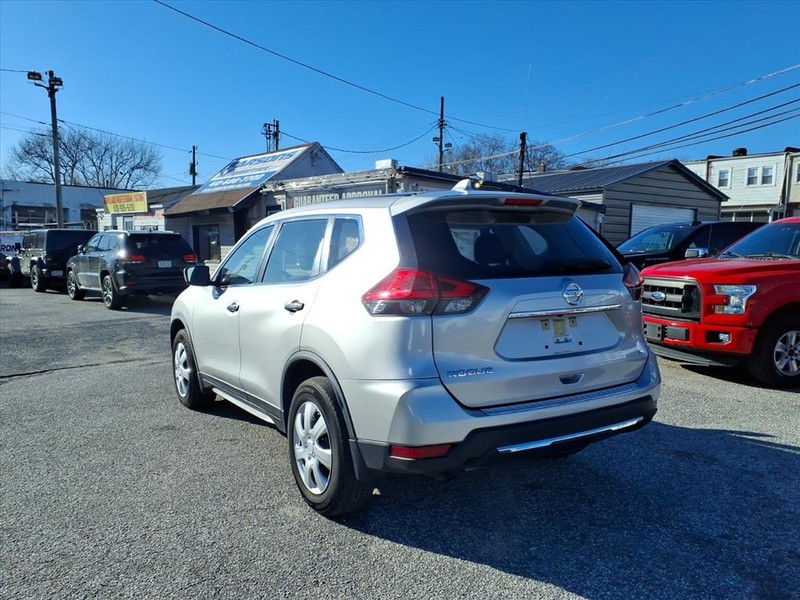 Nissan Rogue Vehicle Full-screen Gallery Image 07