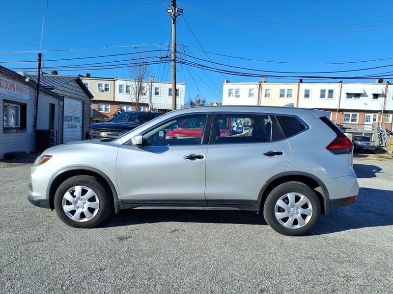 Nissan Rogue Vehicle Full-screen Gallery Image 08