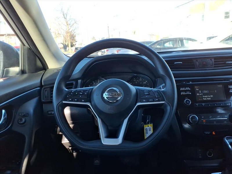 Nissan Rogue Vehicle Full-screen Gallery Image 14