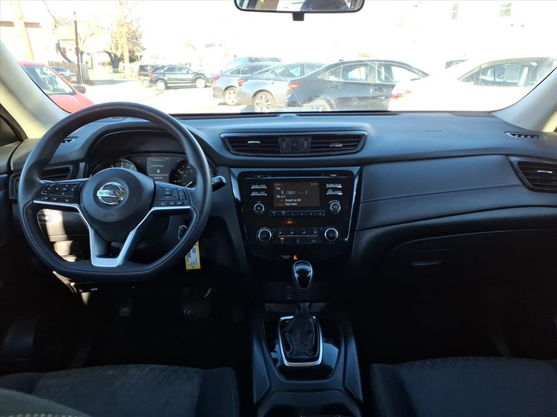 Nissan Rogue Vehicle Full-screen Gallery Image 15