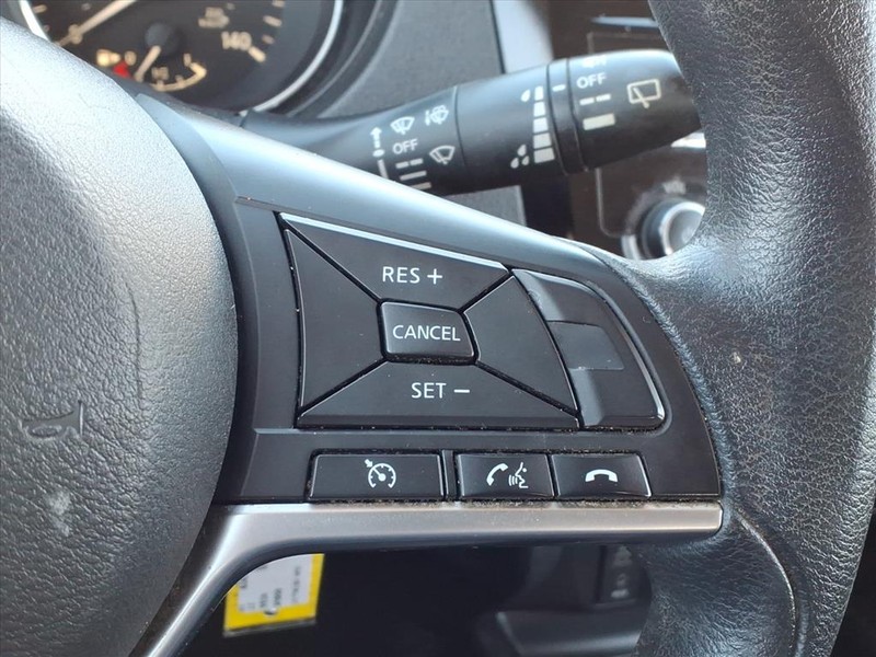 Nissan Rogue Vehicle Full-screen Gallery Image 19