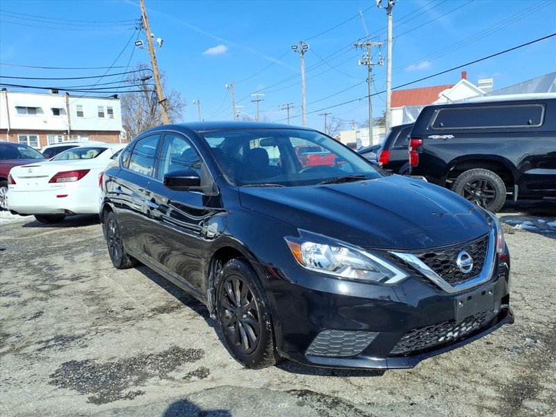 Nissan Sentra Vehicle Full-screen Gallery Image 04