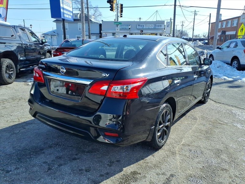 Nissan Sentra Vehicle Full-screen Gallery Image 07