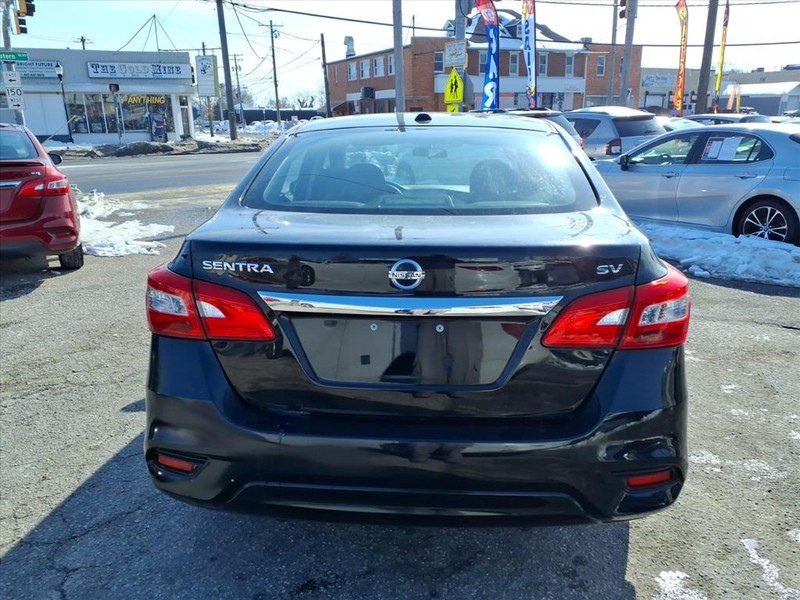 Nissan Sentra Vehicle Full-screen Gallery Image 08