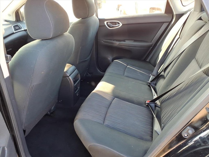 Nissan Sentra Vehicle Full-screen Gallery Image 13