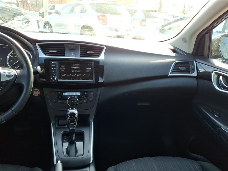 Nissan Sentra Vehicle Full-screen Gallery Image 16