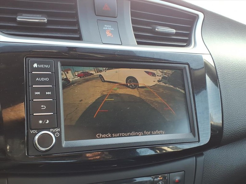 Nissan Sentra Vehicle Full-screen Gallery Image 17