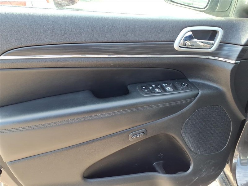 Jeep Grand Cherokee Vehicle Full-screen Gallery Image 11