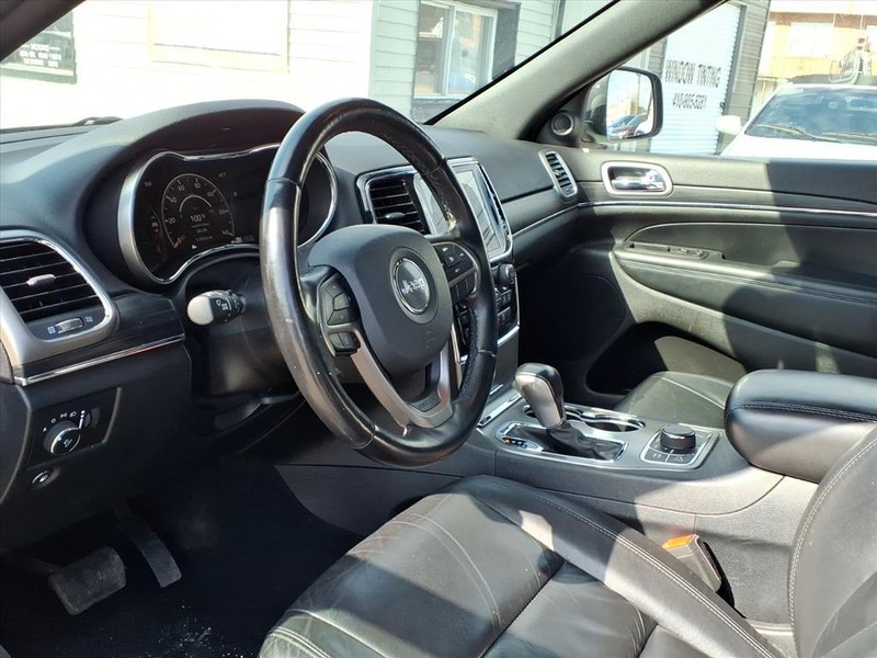 Jeep Grand Cherokee Vehicle Full-screen Gallery Image 12