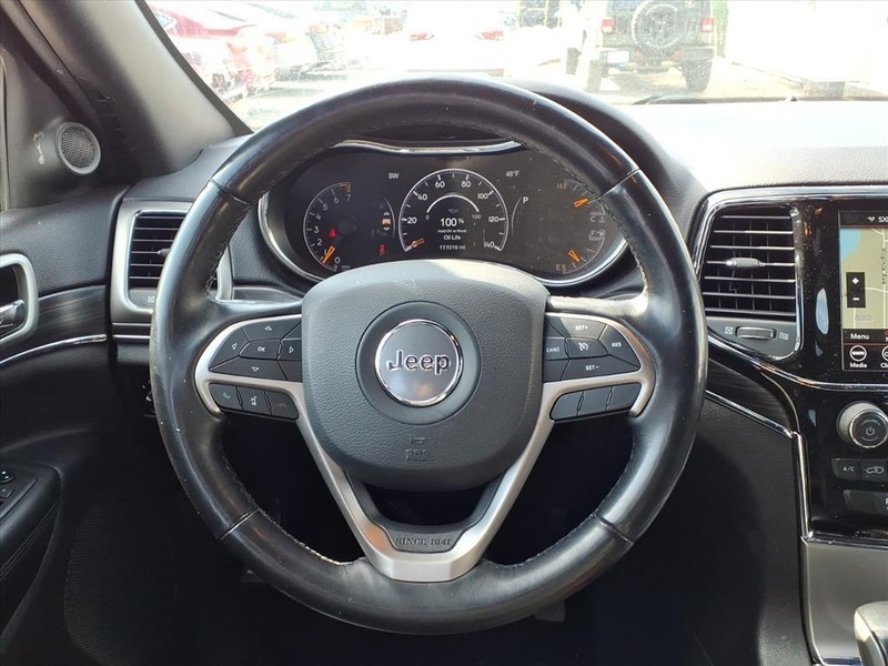 Jeep Grand Cherokee Vehicle Full-screen Gallery Image 15