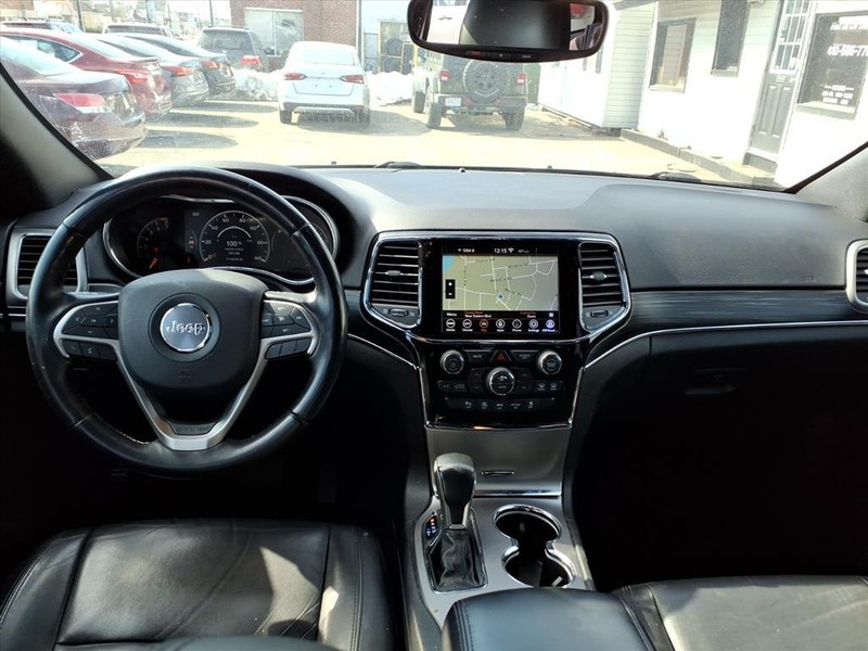 Jeep Grand Cherokee Vehicle Full-screen Gallery Image 16