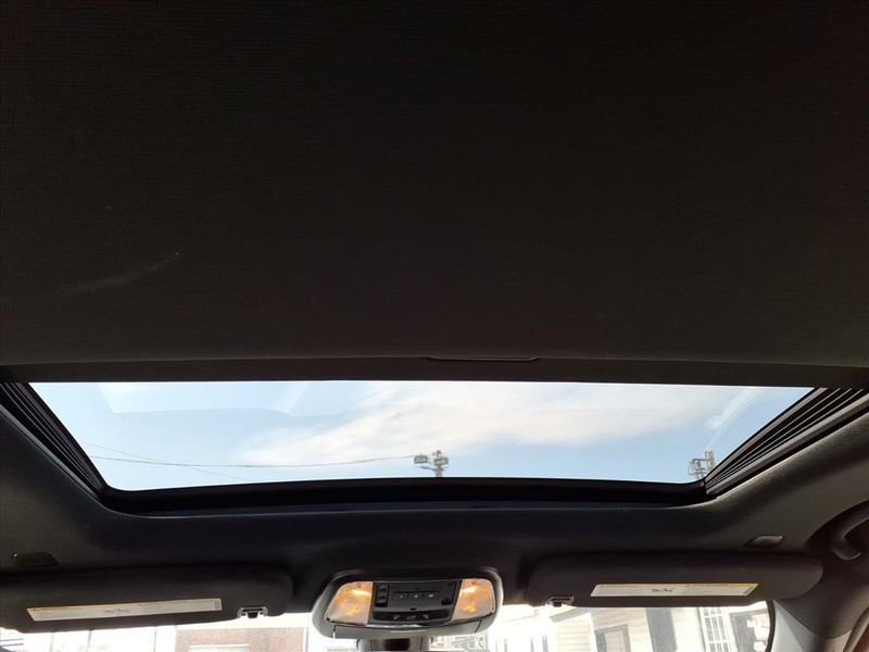 Jeep Grand Cherokee Vehicle Full-screen Gallery Image 18